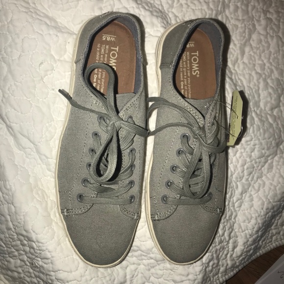 NWT TOMS Lenox canvas sneaker - Picture 3 of 6